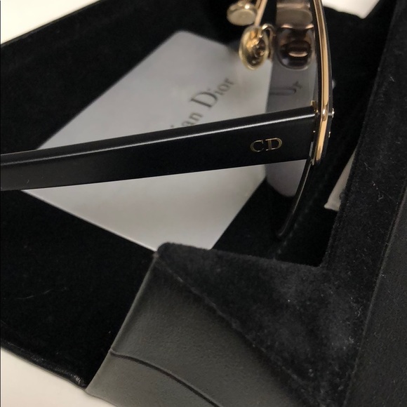 I have two pairs of the same glasses. - Picture 2 of 5